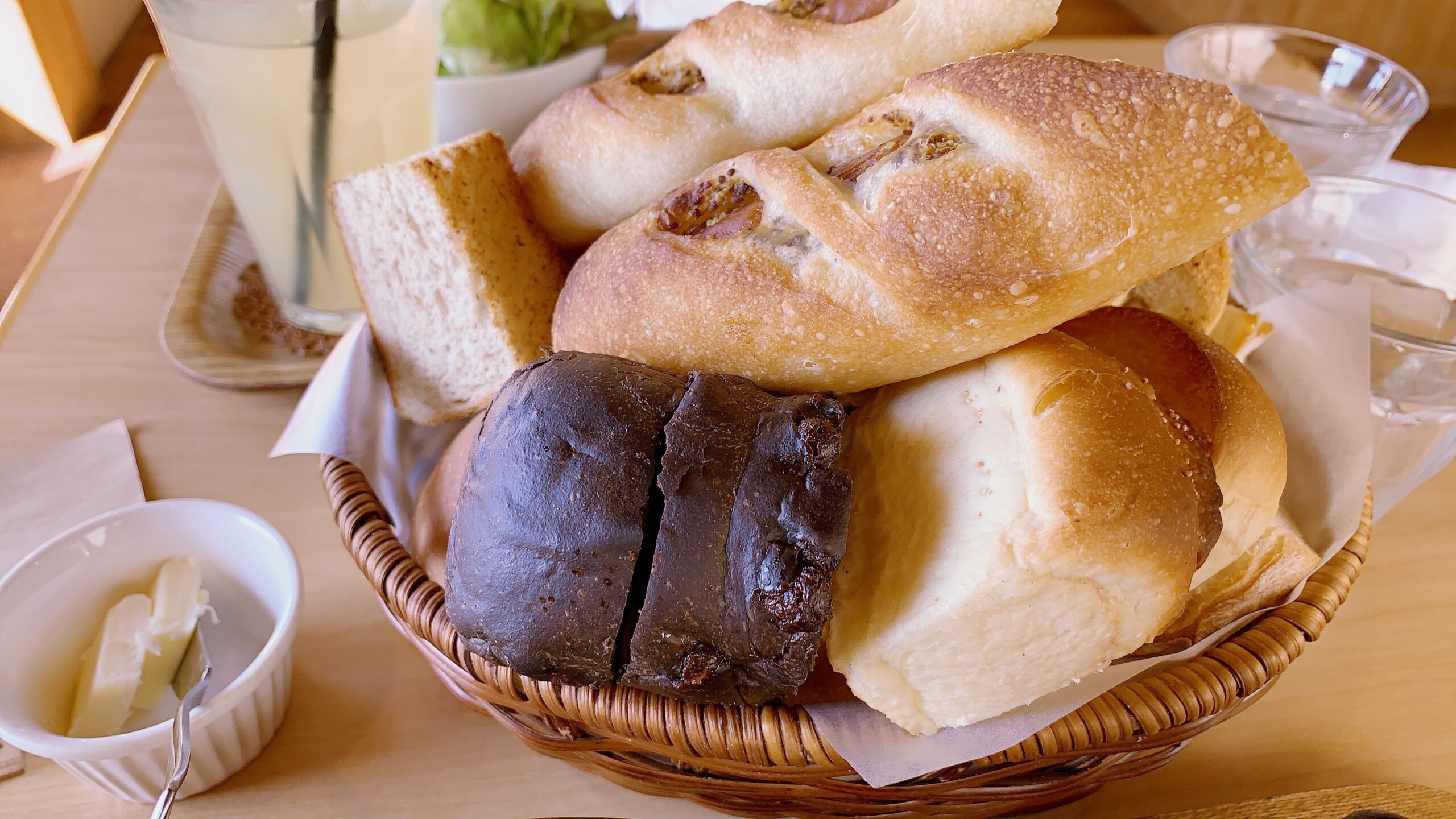 パン屋のパンが食べ放題 大垣市カフェ ル ルパン ブルー 自由気ままに楽しむ